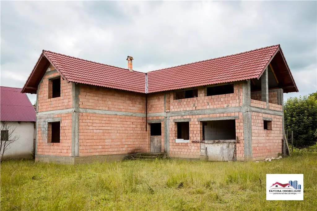 Casa de Vanzare Zona Batos cu Oportunitati Maxime de Dezvoltare - foto 1