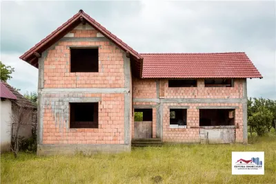 Casa de Vanzare Zona Batos cu Oportunitati Maxime de Dezvoltare - foto 2