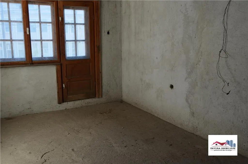 Casa/Spatiu Comercial sau pentru Birouri de Vanzare Zona Tarnaveni - foto 6