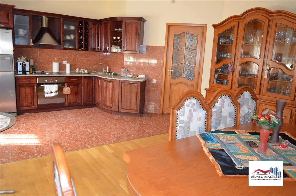 Casa Superba de Vanzare Mobilata Lux in Sangeorgiu de Mures - foto 2