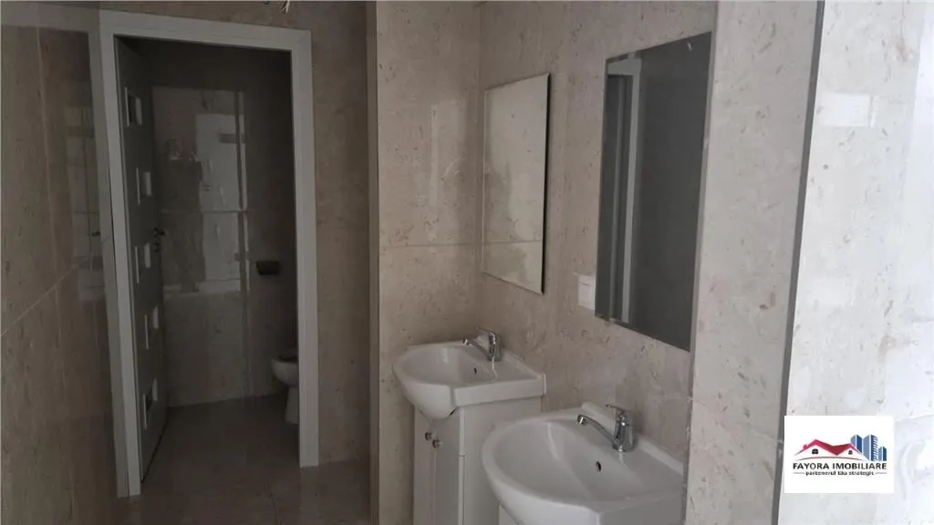 Apartament Nou cu 3 Camere de Vanzare in Zona Centrala - foto 2