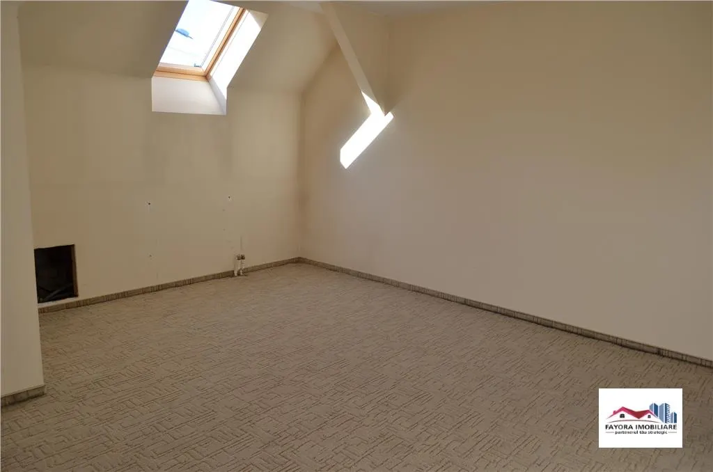 Casa de Vanzare Ideala pentru Investitie in Zona Semicentrala - foto 1
