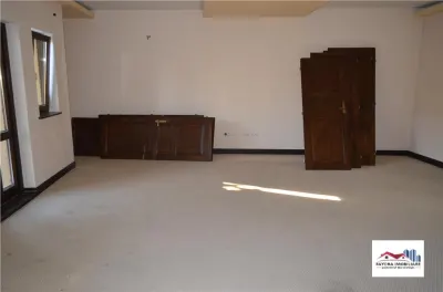 Casa de Vanzare Ideala pentru Investitie in Zona Semicentrala - foto 4
