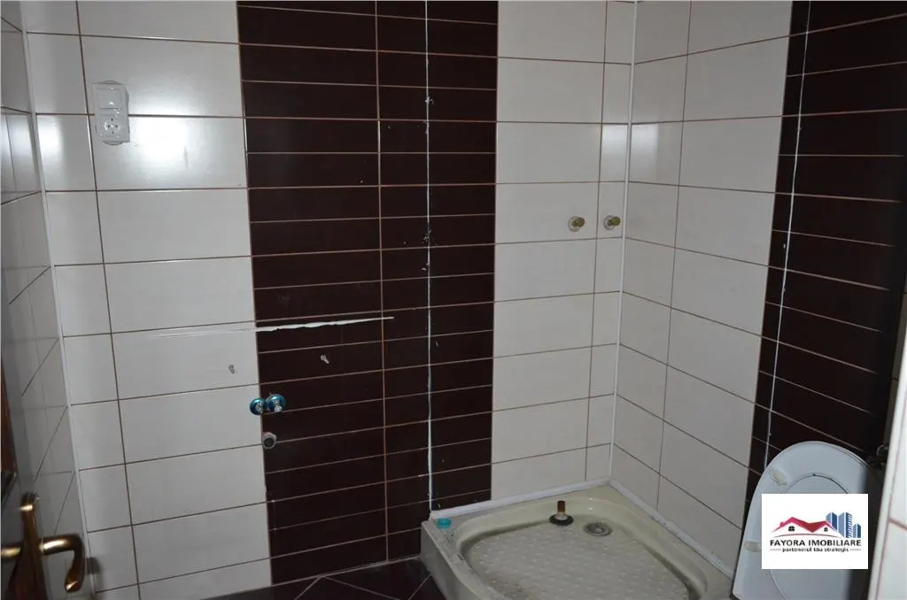 Casa de Vanzare Ideala pentru Investitie in Zona Semicentrala - foto 8