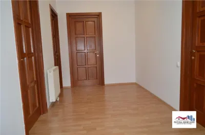 Vila de Inchiriat in Zona Livezeni - foto 10