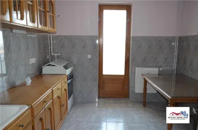 Apartament cu 3 Camere de Inchiriat in Zona Semicentrala - foto 7