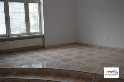 Imobil de inchiriat ideal pentru birouri, salon de infrumusetare, clinica in zona Centrala. - foto 3