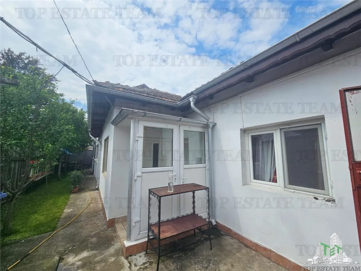 Casa la curte cu garaj dublu langa Padurea Rosu - foto 1