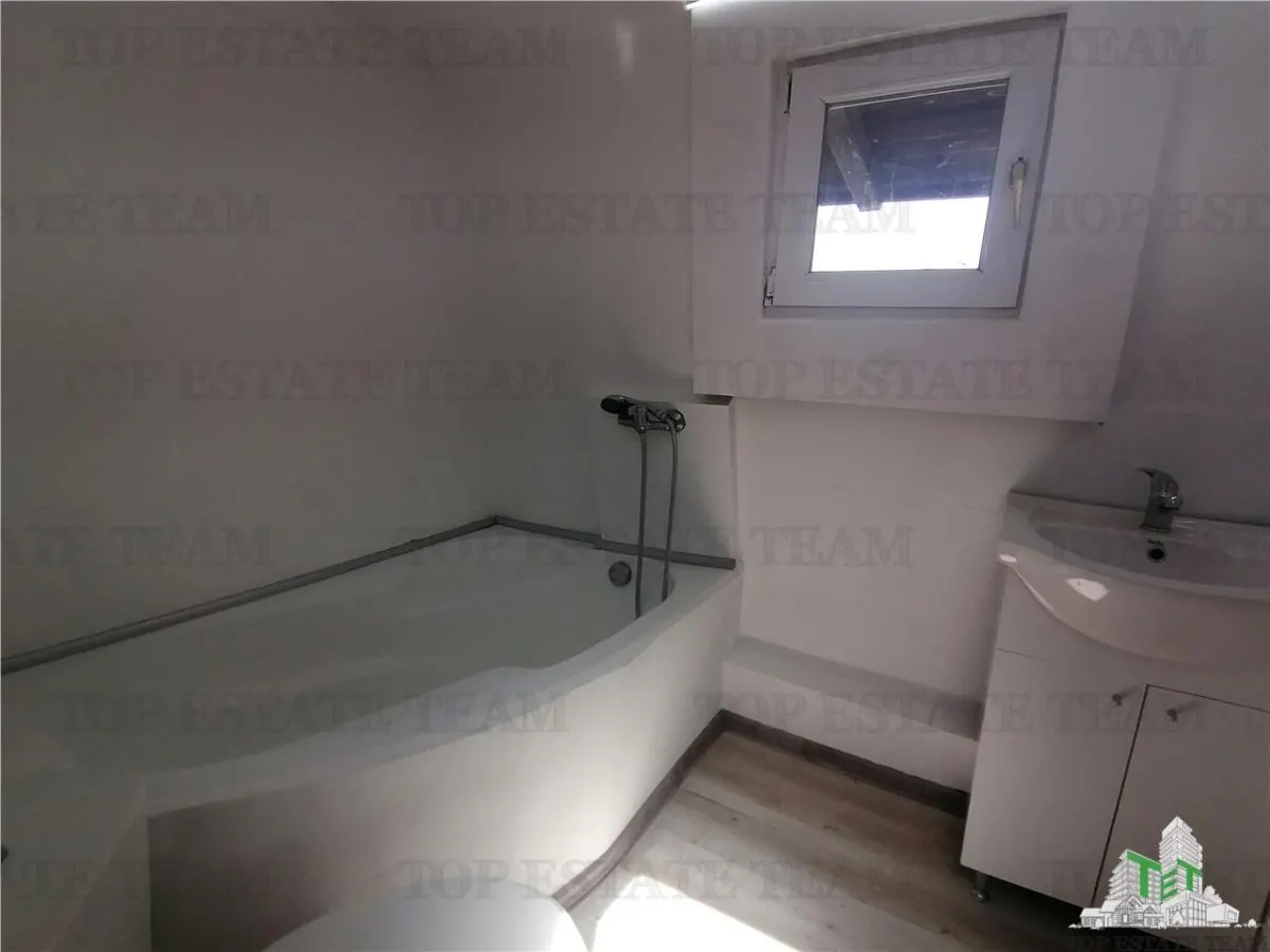Apartament mansardabil de vanzare - foto 12