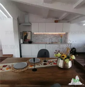 Apartament mansardabil de vanzare - foto 3