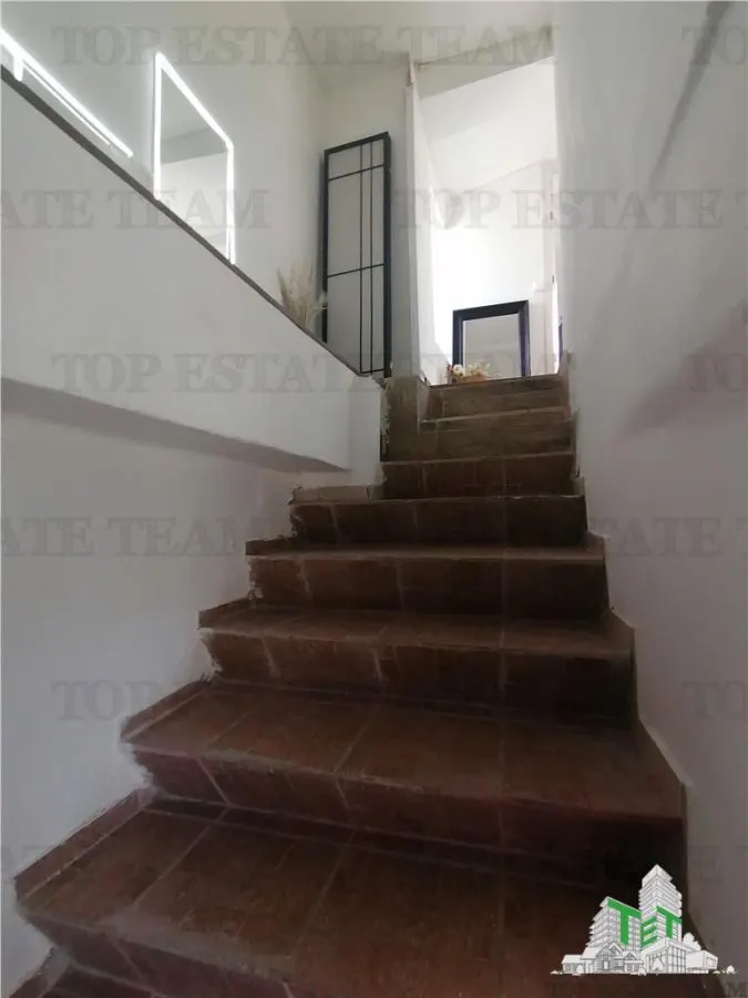 Apartament mansardabil de vanzare - foto 4