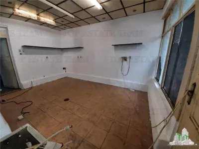 Spatiu comercial Sebastian - Dunavat  cu teren si  ,posibilitate  garare 2   masini  liber - foto 4