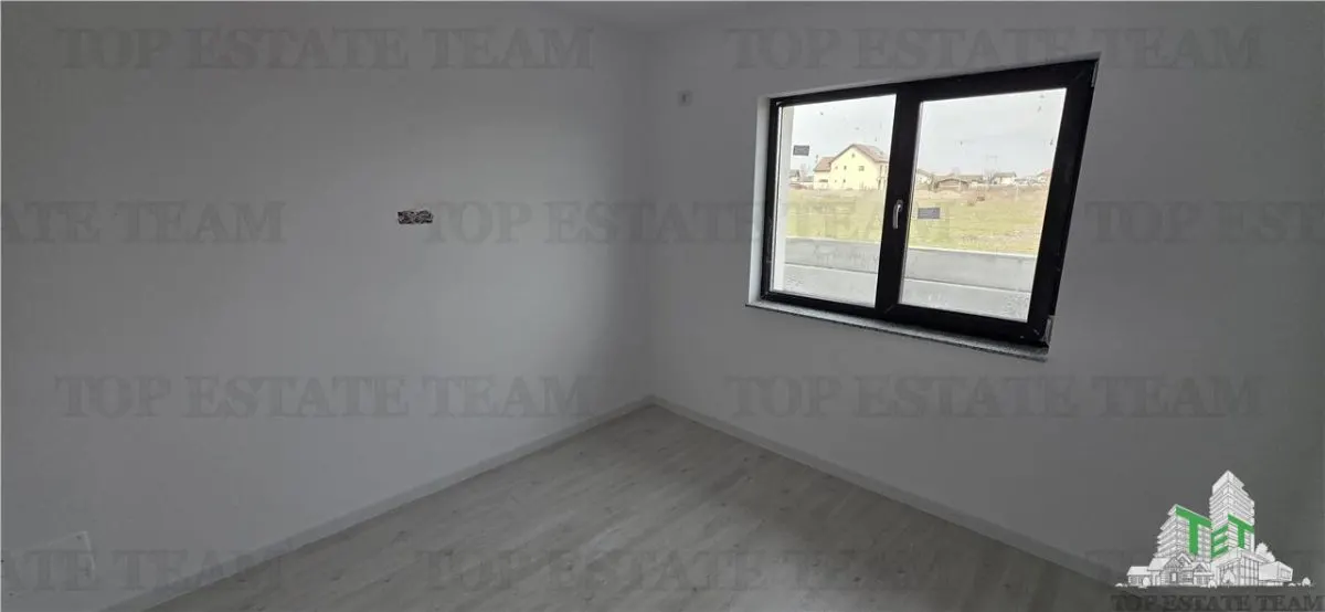 Vila individuala moderna cu 4 camere , 2 bai ,terasa 25mp, incalzire in pardoseala, 2 locuri de parcare - foto 17