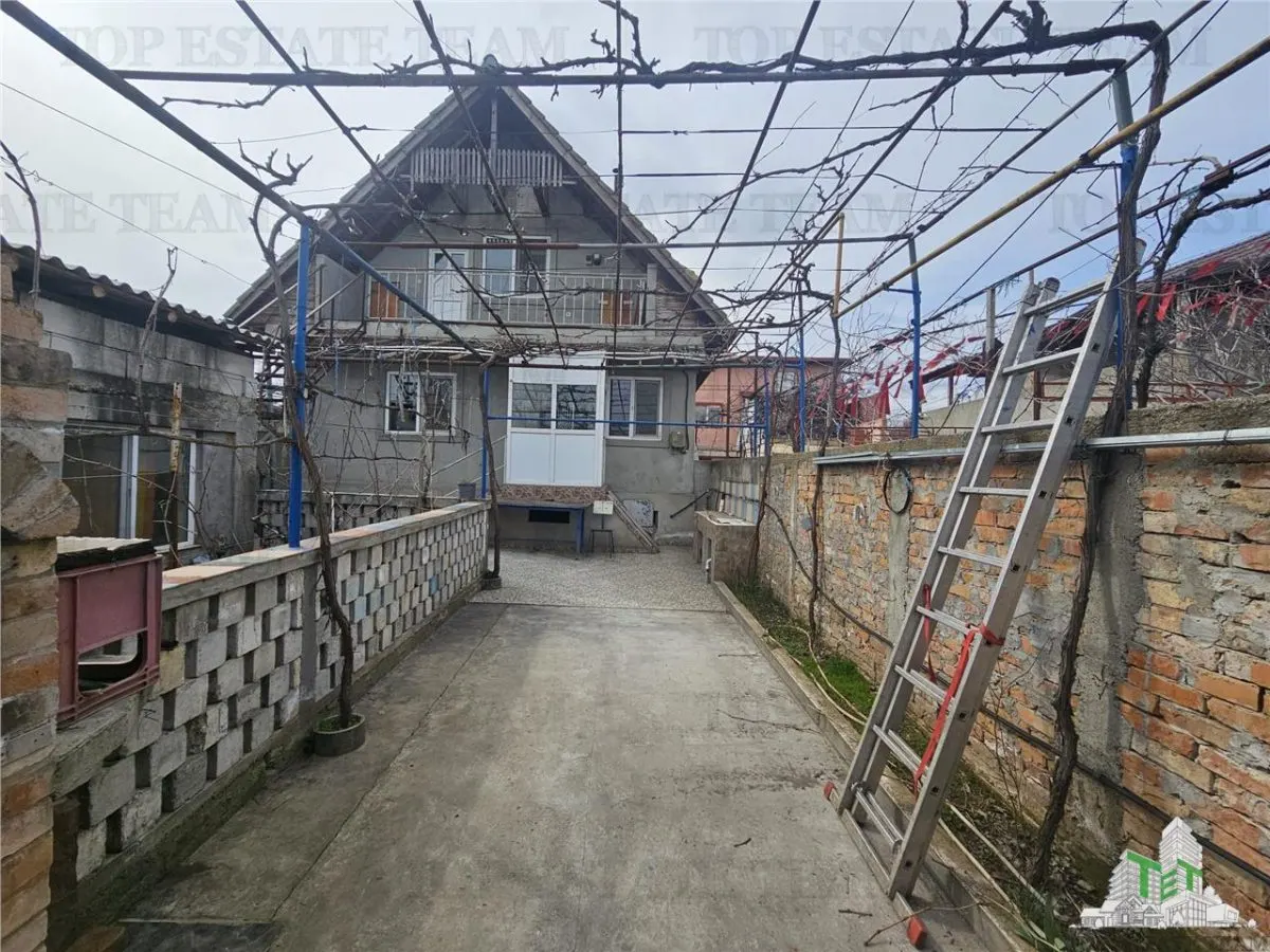 Casa 4 camere plus anexe zona gara Medgidia, Constanta - foto 1