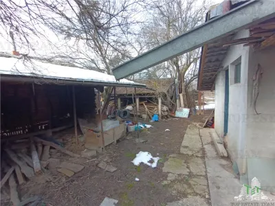 Casa taraneasca traditionala pe parter cu gradina si livada 1700mp in Gruiu, la 10 min de DN1 si la 4 min de A3. - foto 9