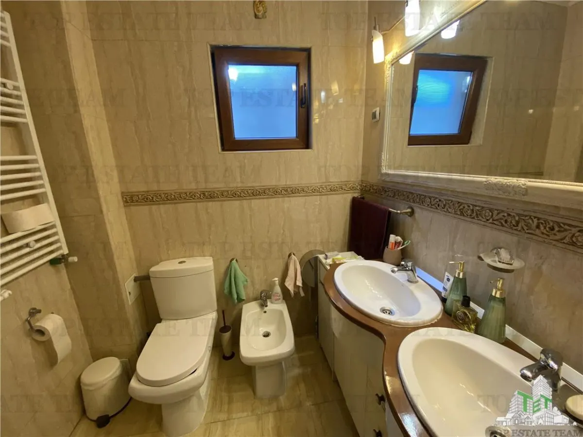 Vila spatioasa cu 3 apartamente in Fundeni Dobroiesti - foto 11