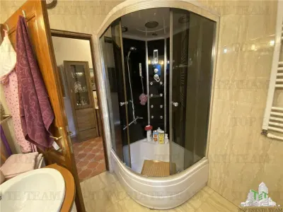 Vila spatioasa cu 3 apartamente in Fundeni Dobroiesti - foto 12