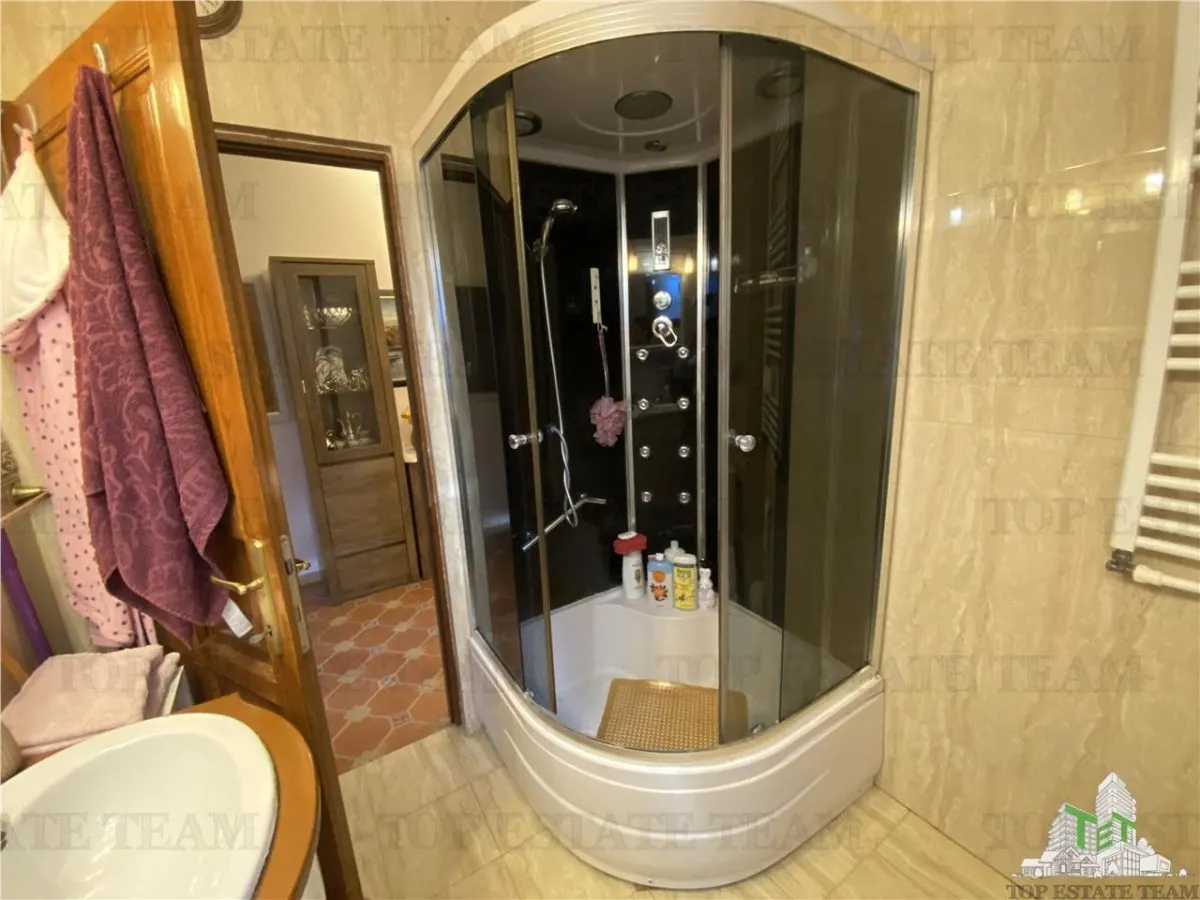 Vila spatioasa cu 3 apartamente in Fundeni Dobroiesti - foto 12