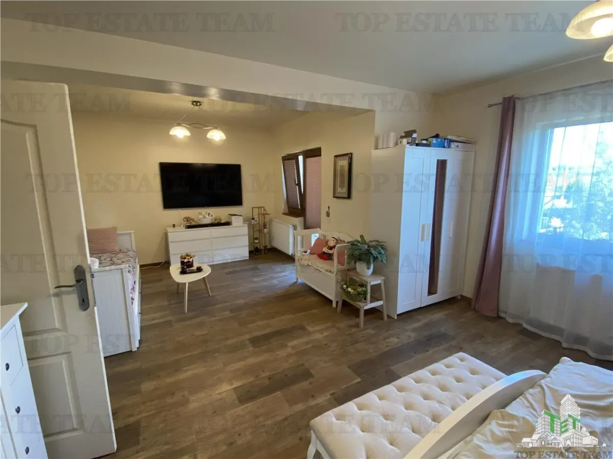 Vila spatioasa cu 3 apartamente in Fundeni Dobroiesti - foto 18