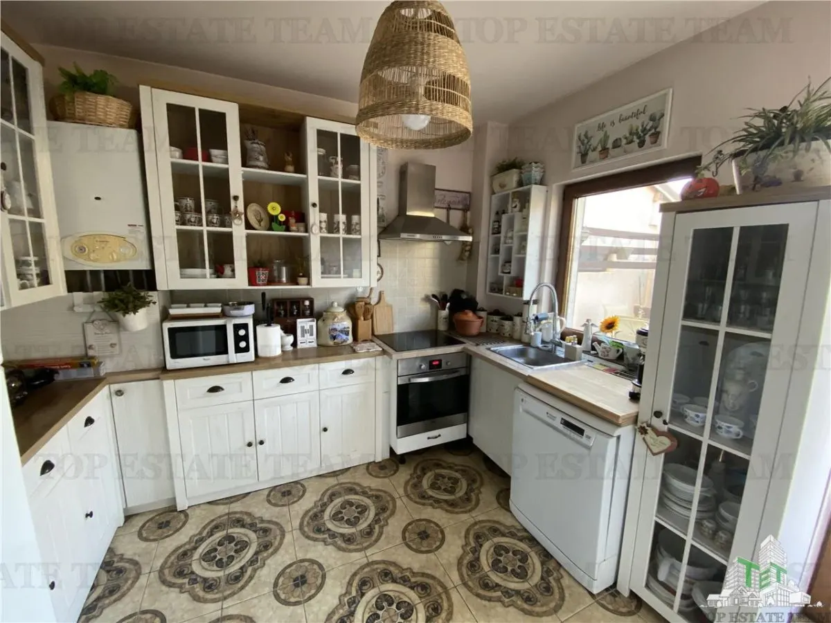 Vila spatioasa cu 3 apartamente in Fundeni Dobroiesti - foto 9