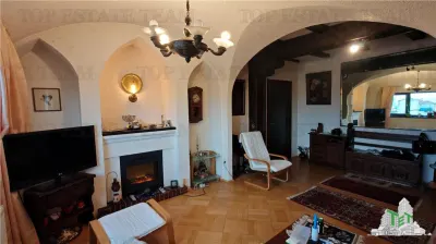 Apartament de 3 camere ultracentral, 2 intrari, lift cu acces privat, pod pentru depozitare, centrala proprie, in sectorul 2 - Bucuresti