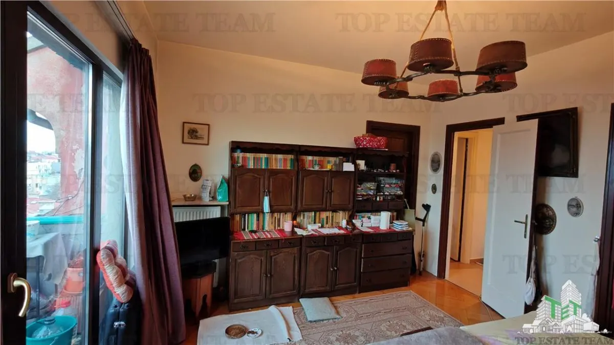 Apartament de 3 camere ultracentral, 2 intrari, lift cu acces privat, pod pentru depozitare, centrala proprie, in sectorul 2 - foto 12