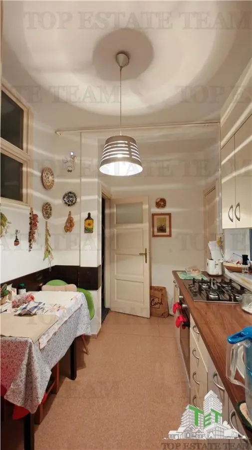 Apartament de 3 camere ultracentral, 2 intrari, lift cu acces privat, pod pentru depozitare, centrala proprie, in sectorul 2 - foto 16