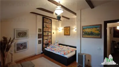 Apartament de 3 camere ultracentral, 2 intrari, lift cu acces privat, pod pentru depozitare, centrala proprie, in sectorul 2 - foto 9