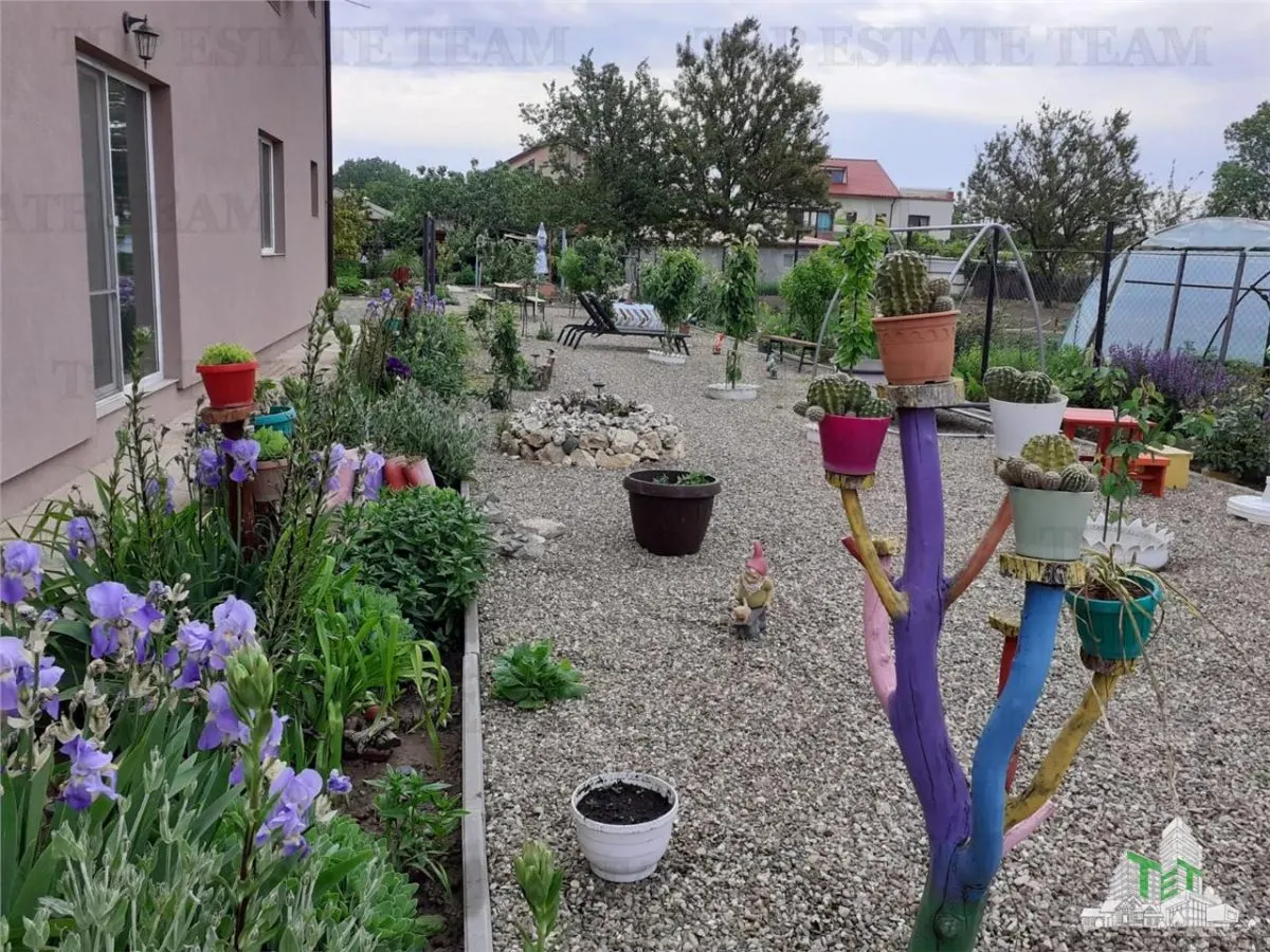 Vila moderna + casa renovata cu 2 apartamente si teren generos  -  Palazu Mare , Constanta - foto 24