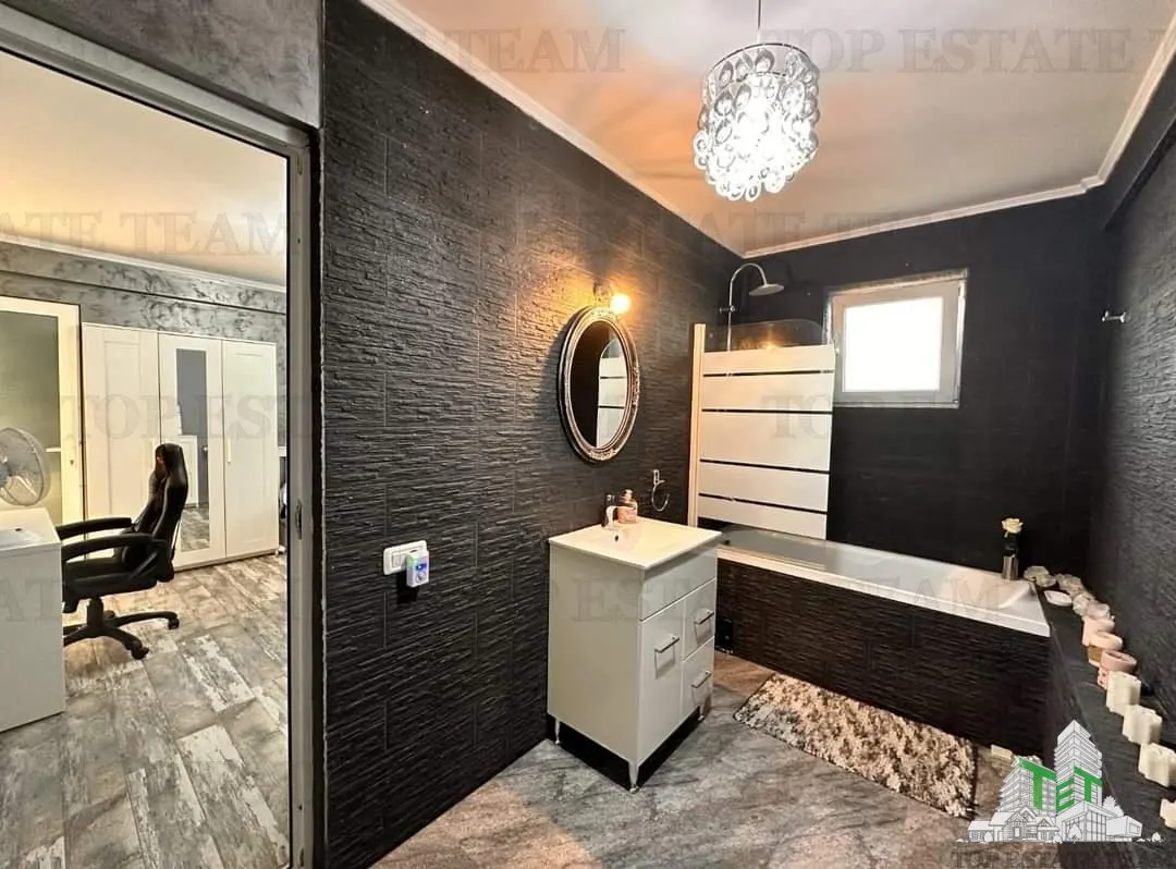 Vila moderna + casa renovata cu 2 apartamente si teren generos  -  Palazu Mare , Constanta - foto 5