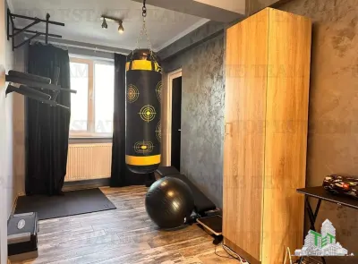 Vila moderna + casa renovata cu 2 apartamente si teren generos  -  Palazu Mare , Constanta - foto 8