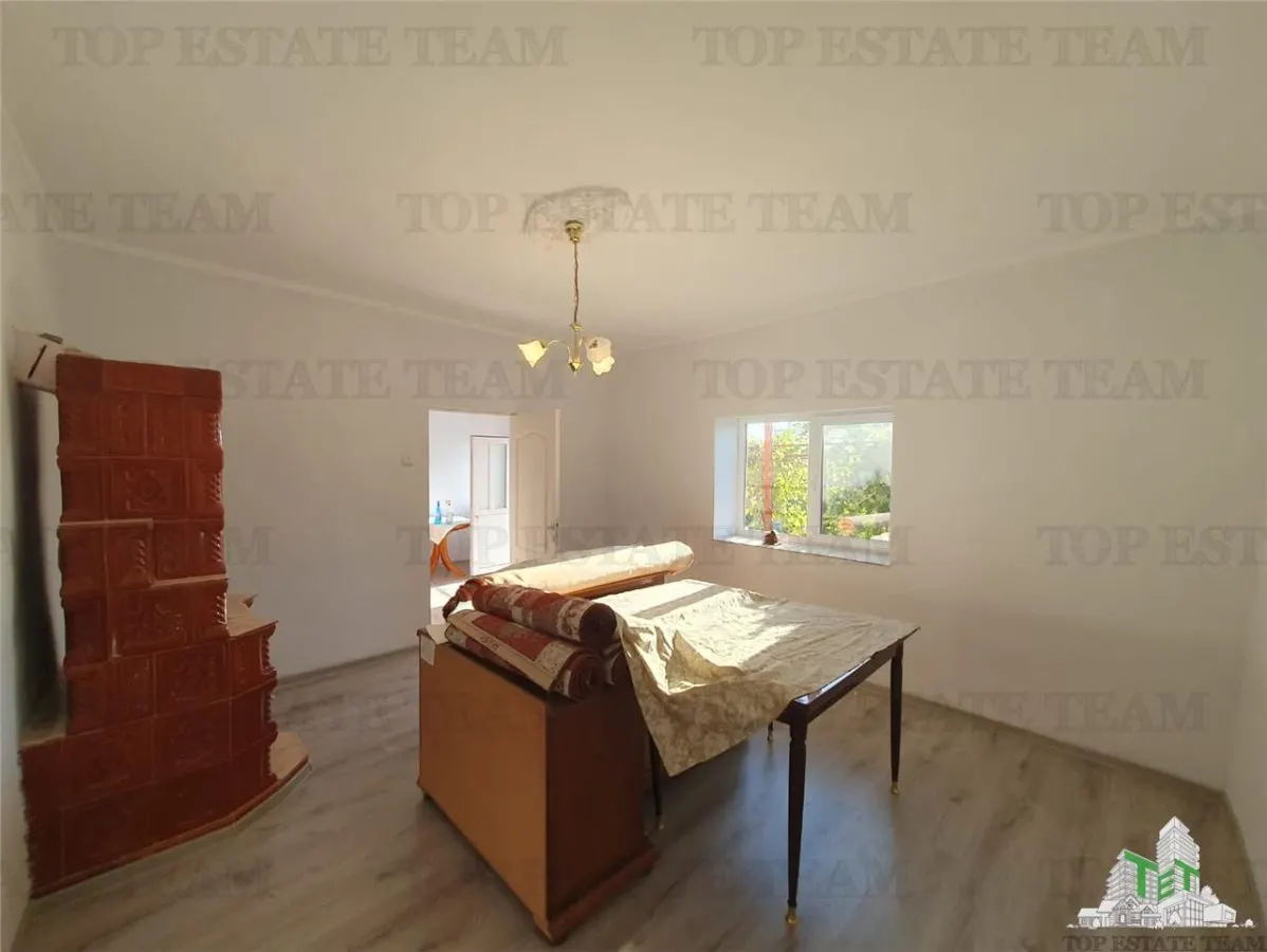Colt de rai la tara doua case renovate cu baie, livada si vita de vie - foto 2
