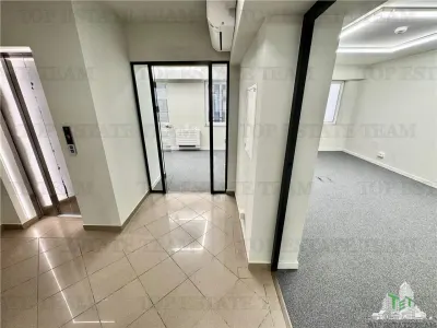 Spatiu comercial / office ultracentral de inchiriat complet utilat/recompartimentare la cerere  + parcari - foto 19