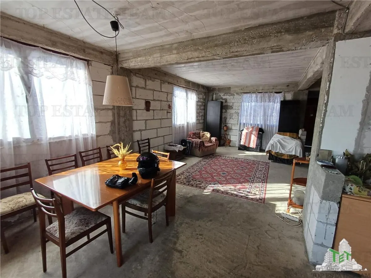 Vila cu 3 Camere si teren de 700 mp de vanzare in Frumusani - foto 8
