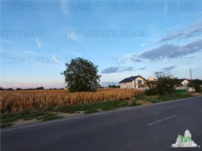 Teren intravilan pentru constructii stradal, 2965 mp, cu toate utilitatile si deschidere la 2 strazi, comuna 1 Decembrie - 1 Decembrie