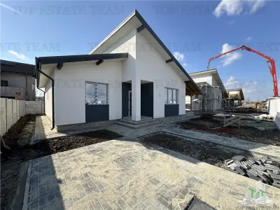 Vila cocheta cu 3 camere, dormitor matrimonall,  incalzire in pardoseala, terasa superba, si pod spatios, Calea Bucuresti , 15 minute de  metrou Pacii - Ciorogarla