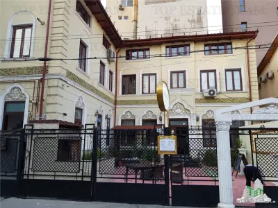 Vila de vanzare cu venit din chirie | Restaurant cu Terasa si 2 Apartamente  | Imobil  renovat  integral | Unirii - Cantemir - foto 2