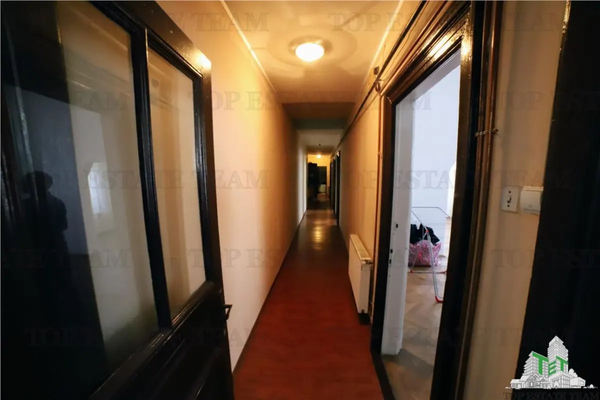 Apartament cu 4 camere  de vanzare, Ultracentral,  Kogalniceanu, curte si pod - foto 12