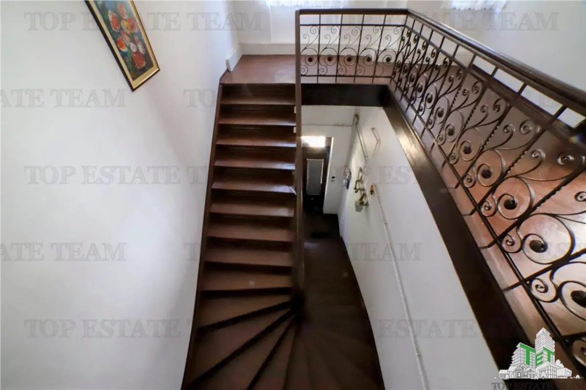 Apartament cu 4 camere  de vanzare, Ultracentral,  Kogalniceanu, curte si pod - foto 9