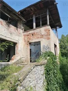 Teren 11230 m.p.  + Conac - necesita renovare - Breaza de Sus