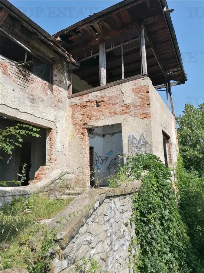 Teren 11230 m.p.  + Conac - necesita renovare - foto 1