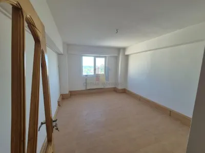 LIBER! 4 camere transformat in 3 camere, bloc cu lift, decomandat, Bariera - foto 3