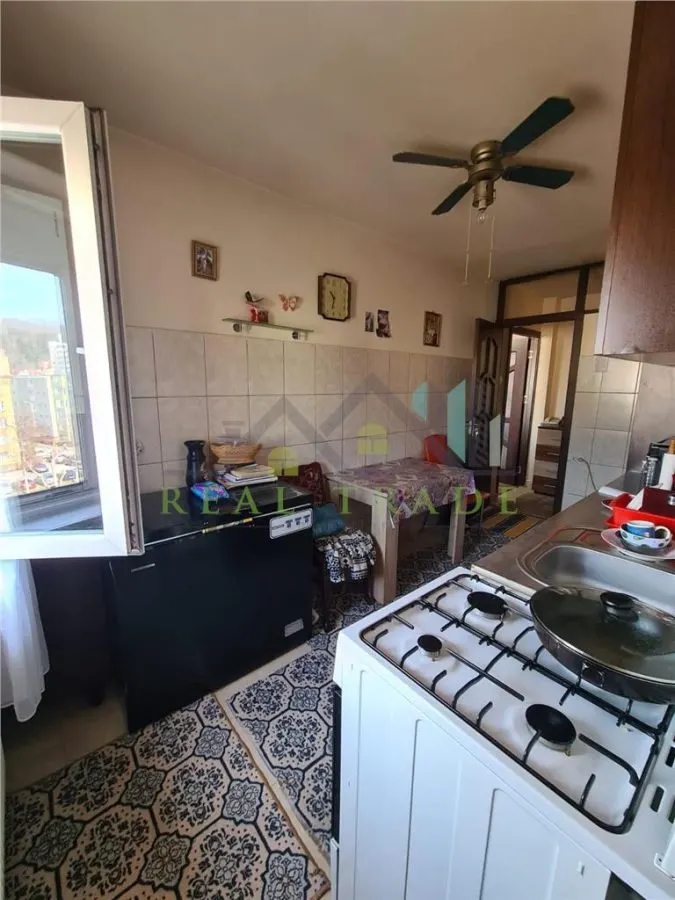 Apartament 2 camere decomandat Astra Carpatilor - foto 6