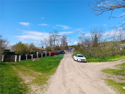 Rediu TEREN 1246mp cu dubla deschidere si utilitati ( cu casa batraneasca) - Rediu