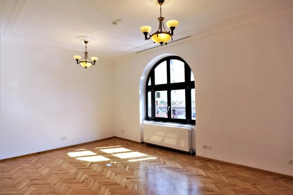 Vila brancoveneasca restaurata complet - eleganta, istorie si dotari moderne - foto 2