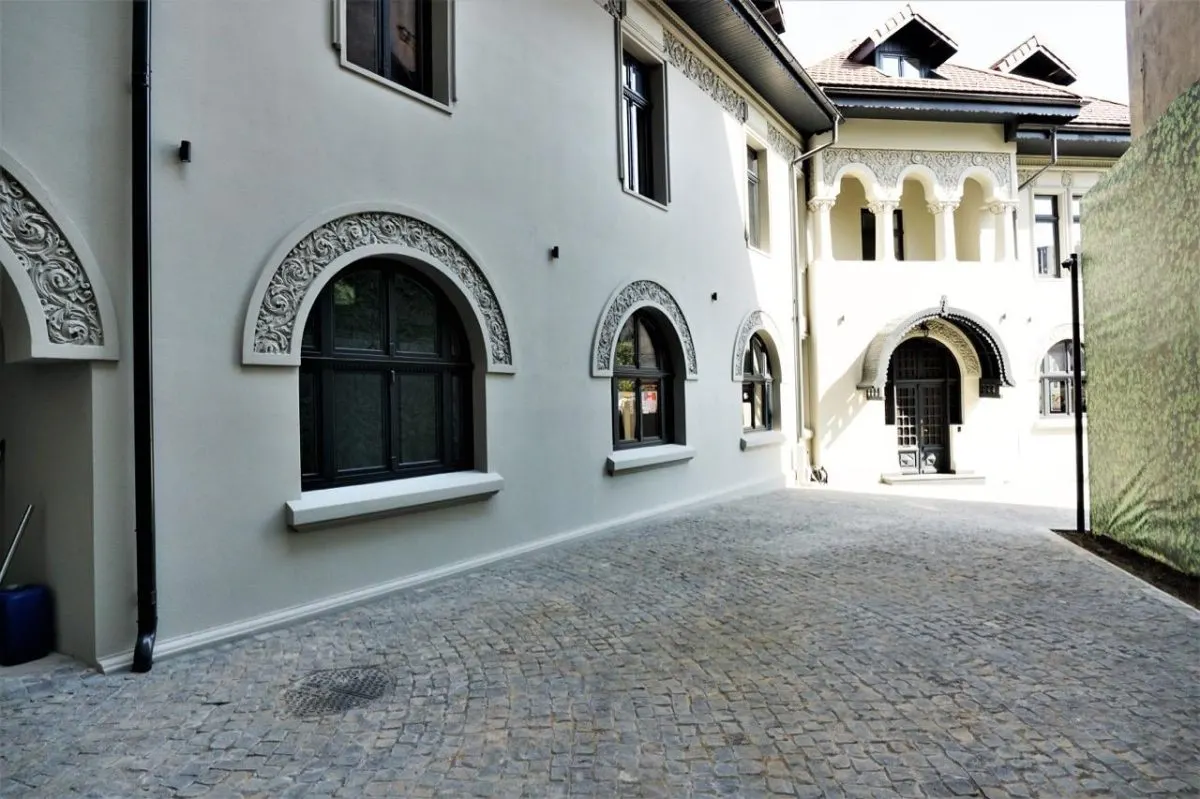 Vila brancoveneasca restaurata complet - eleganta, istorie si dotari moderne - foto 11
