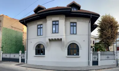Vila brancoveneasca restaurata complet - eleganta, istorie si dotari moderne - foto 12