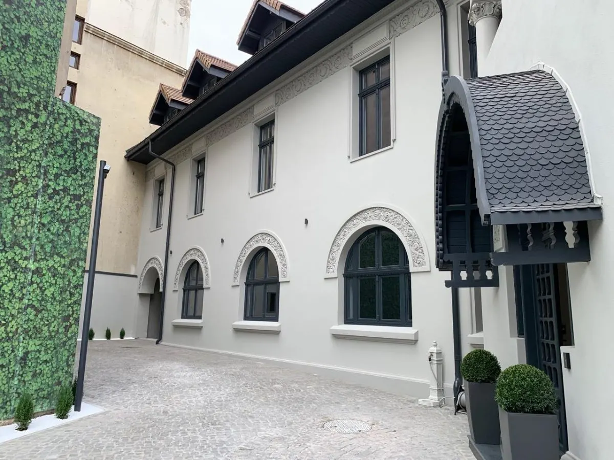 Vila brancoveneasca restaurata complet - eleganta, istorie si dotari moderne - foto 15