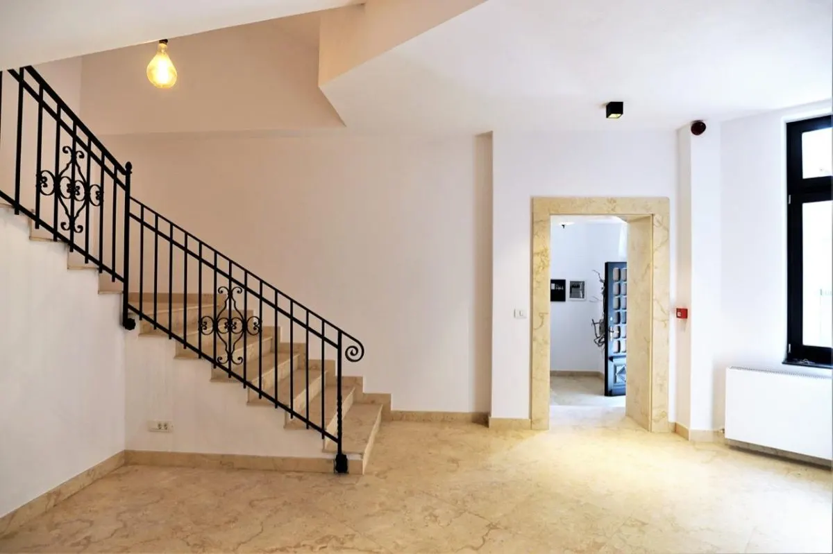 Vila brancoveneasca restaurata complet - eleganta, istorie si dotari moderne - foto 7