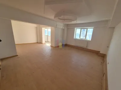 LIBER! 4 camere transformat in 3 camere,  Spatios 100mp, Bariera - Braila